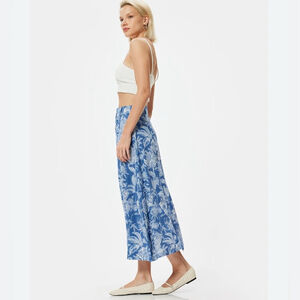 c&c california linen Floral Blue widdd ed leg pants cropped